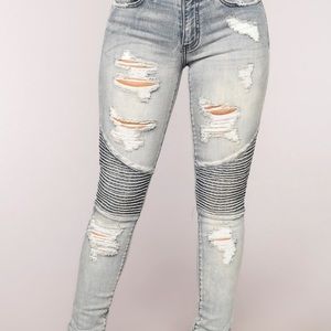 I am selling these vintage blue wash jeans.